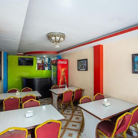 Oyo 808 Hotel Om Ganapati Pvt Ltd Kathmandu Esterno foto