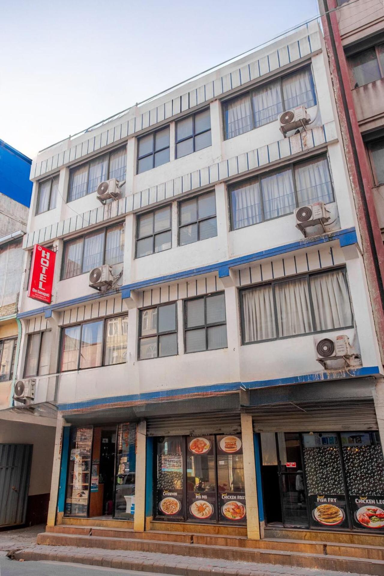 Oyo 808 Hotel Om Ganapati Pvt Ltd Kathmandu Esterno foto