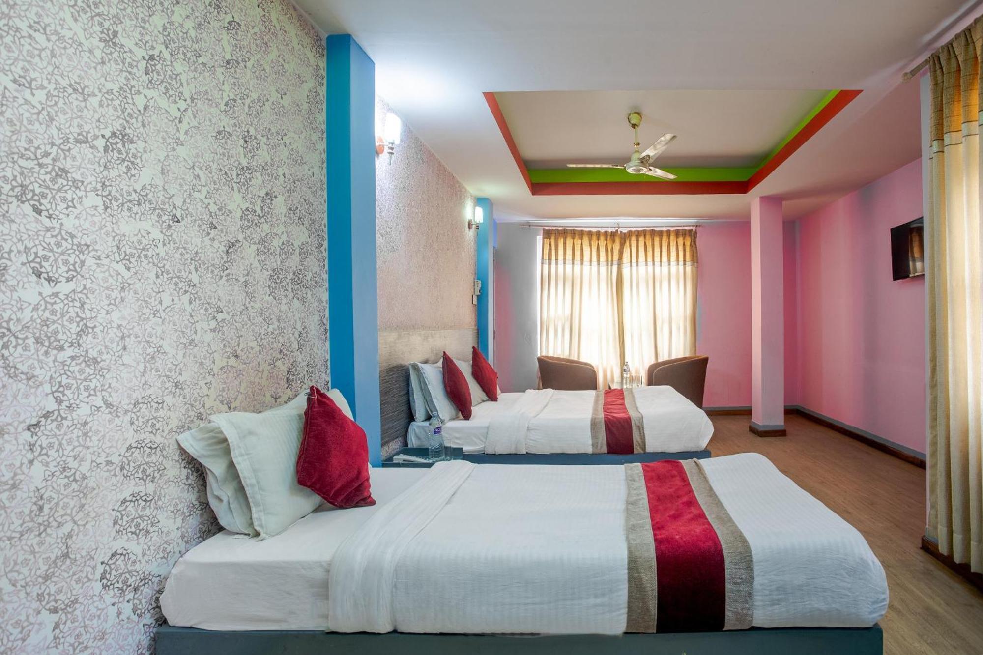 Oyo 808 Hotel Om Ganapati Pvt Ltd Kathmandu Esterno foto