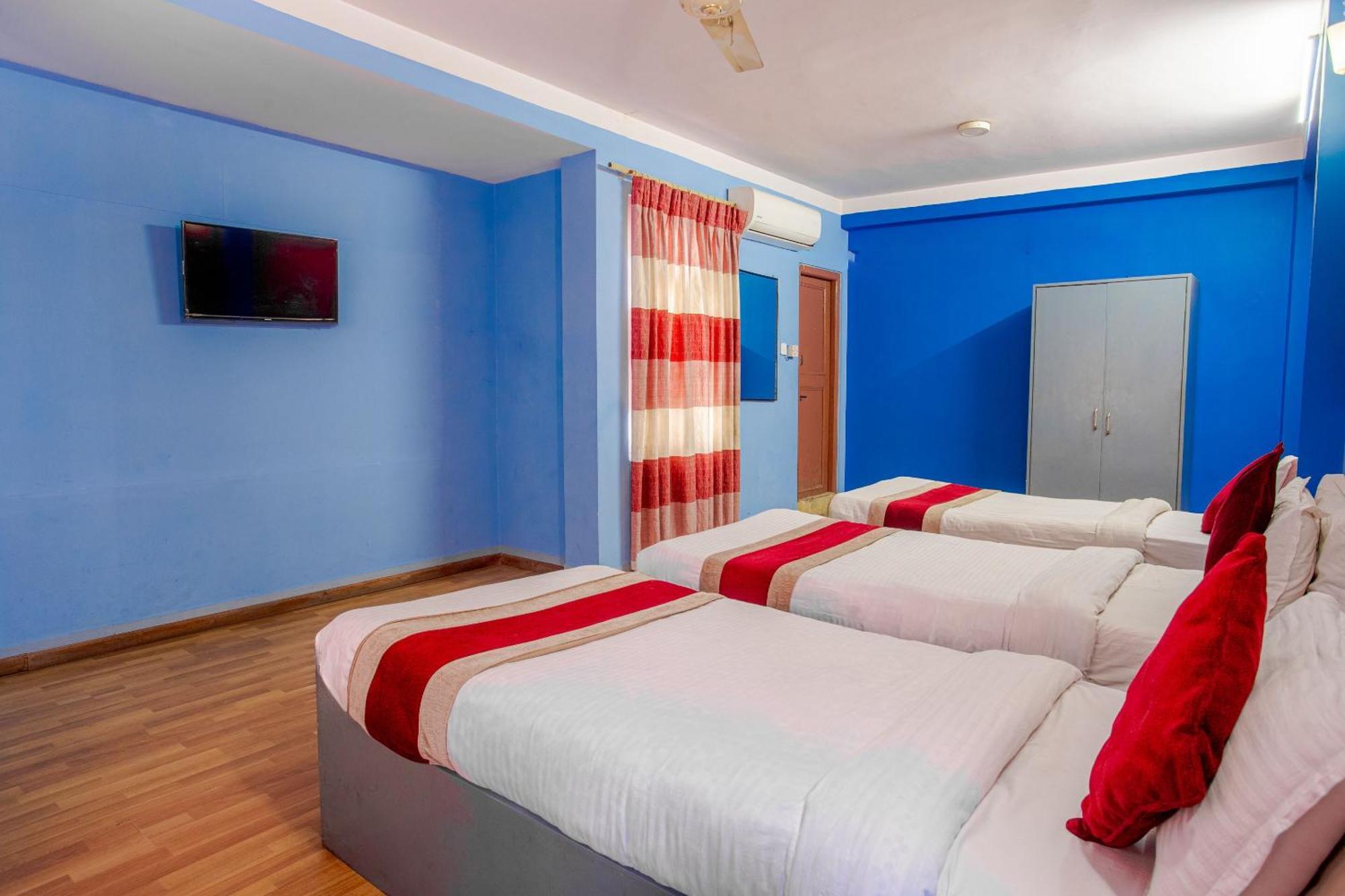 Oyo 808 Hotel Om Ganapati Pvt Ltd Kathmandu Esterno foto