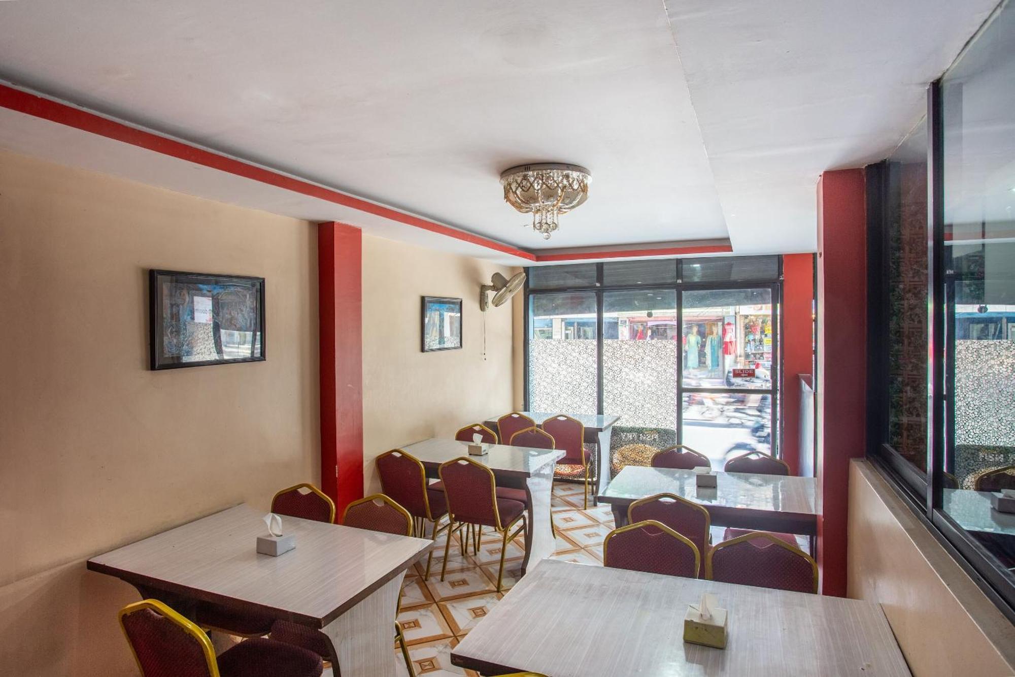 Oyo 808 Hotel Om Ganapati Pvt Ltd Kathmandu Esterno foto