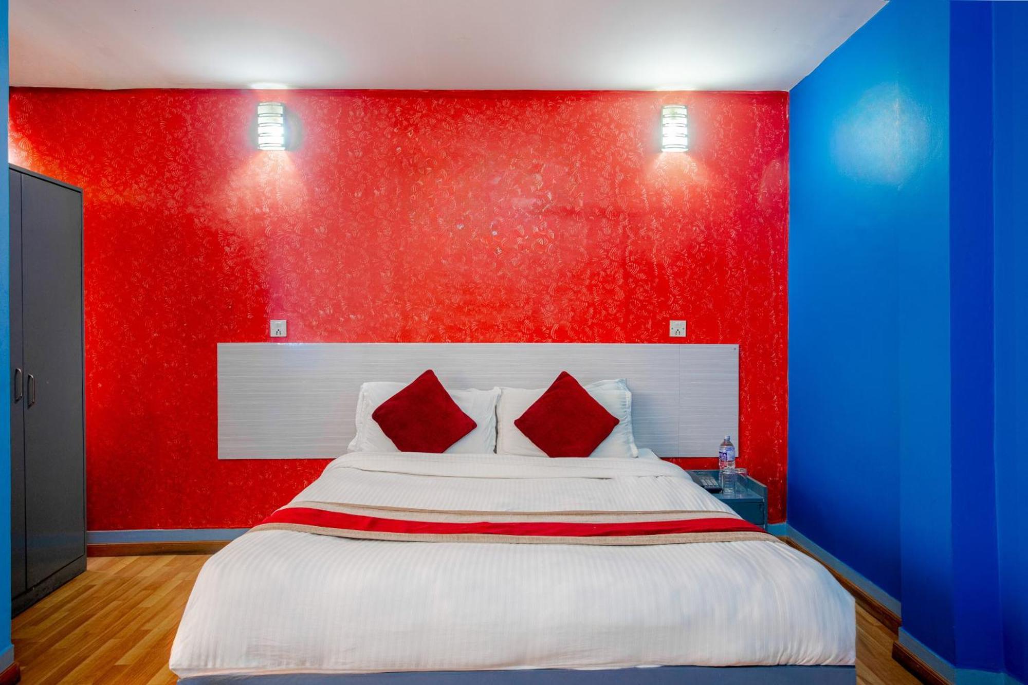 Oyo 808 Hotel Om Ganapati Pvt Ltd Kathmandu Esterno foto