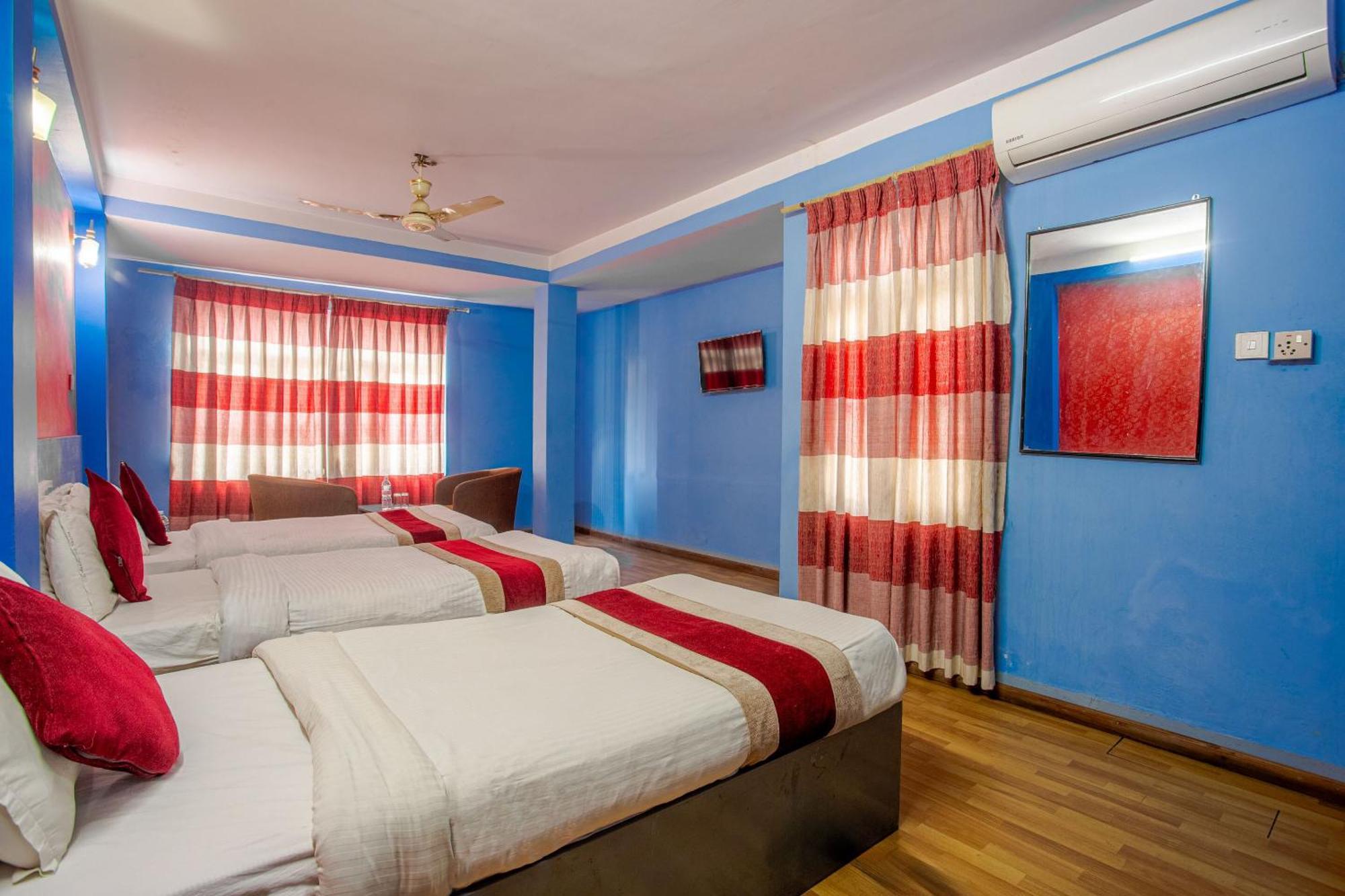 Oyo 808 Hotel Om Ganapati Pvt Ltd Kathmandu Esterno foto