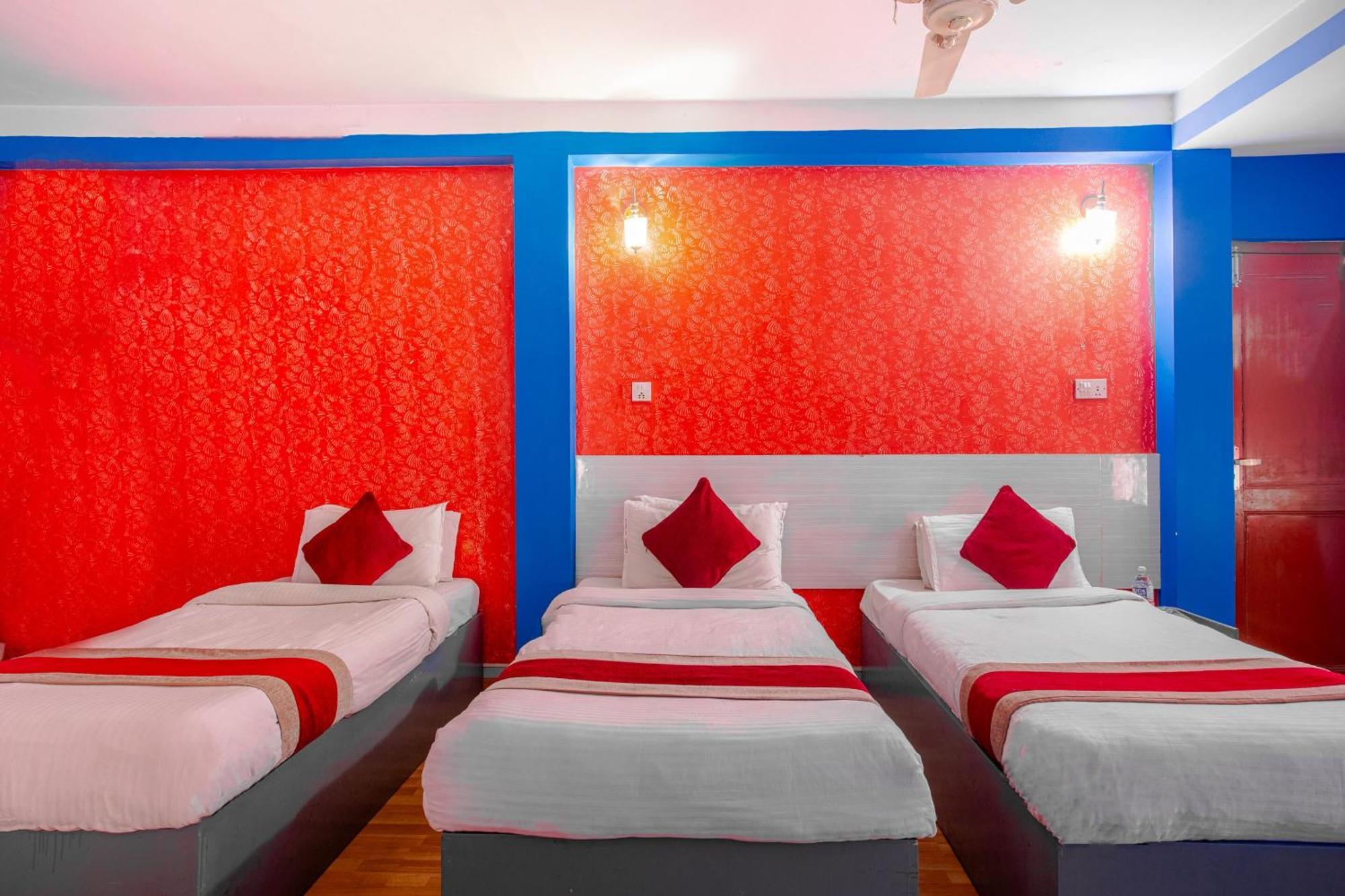 Oyo 808 Hotel Om Ganapati Pvt Ltd Kathmandu Esterno foto